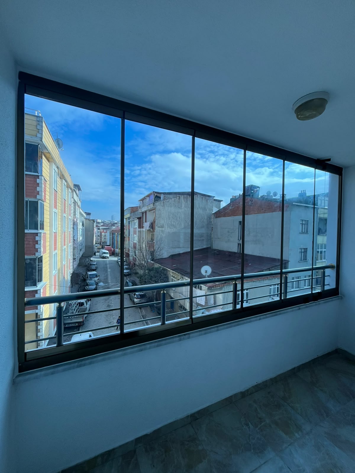 Alüminyum cam balkon fitili değişimi ve uygulama değerlendirmesi
